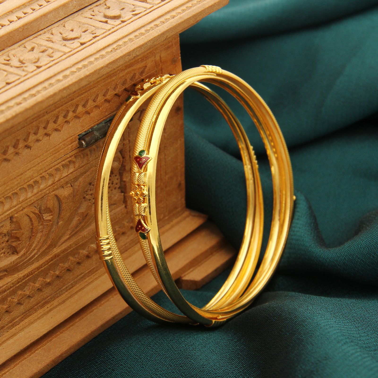 FANCY CROSS BANGLE
